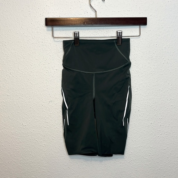 Lululemon Olive Green Biker Shorts Size 0 - Picture 1 of 7